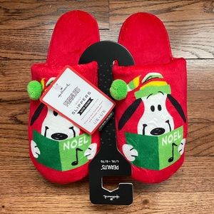 NWT Hallmark Peanuts Adult Unisex Christmas Slippers with Sound